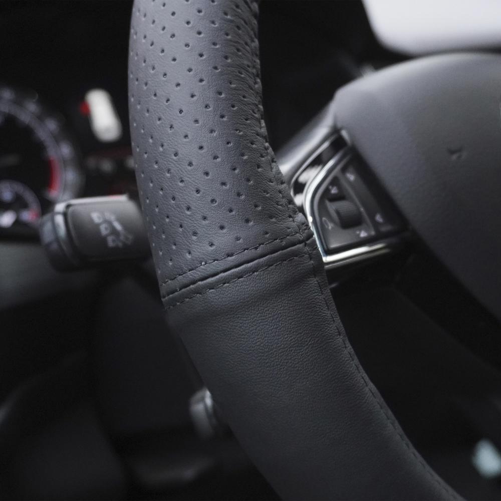 Husă volan piele naturală semi-perforată neagră 37-39 cm UMBRELLA [3]